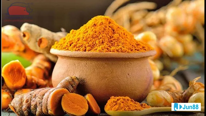 Gà đang bị giữ chặt trong bước 2