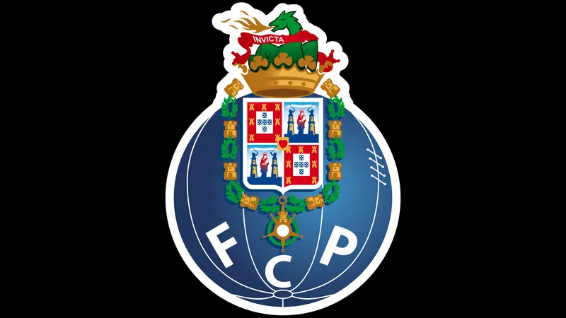 Cầu thủ Porto thực hiện cú sút mạnh mẽ vào khung thành của Plzen. Cầu thủ Porto thực hiện cú sút mạnh mẽ vào khung thành của Plzen.